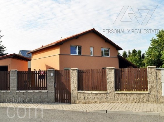 Дом в пригороде Праги, 6-комнатный, 170 м² Zlatníky-Hodkovice U Hřbitova - Жилая недвижимость - Personally Real Estate Дом в пригороде Праги, 6-комнатный, 170 м² Zlatníky-Hodkovice U Hřbitova - Жилая недвижимость - Personally Real Estate